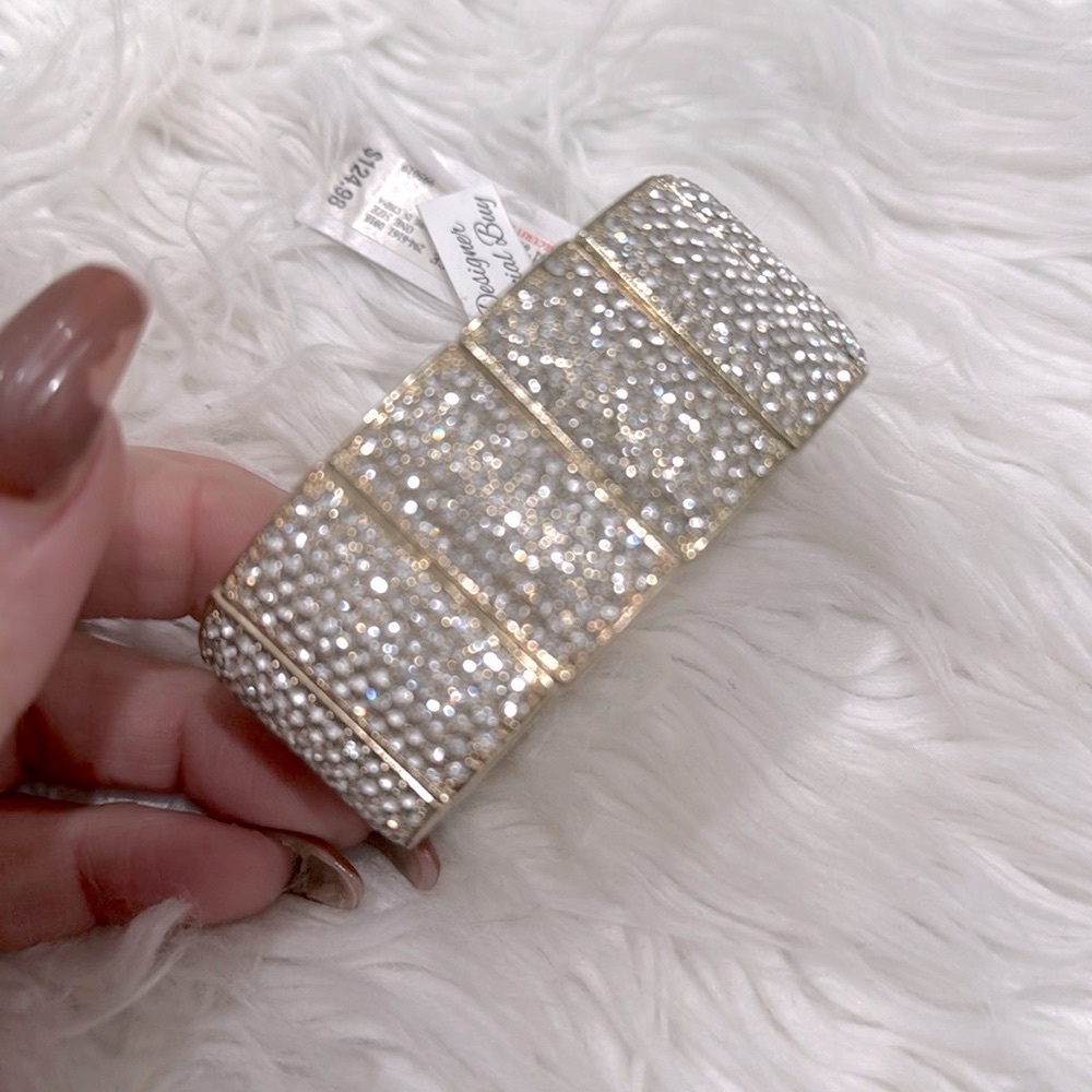 gold bracelet